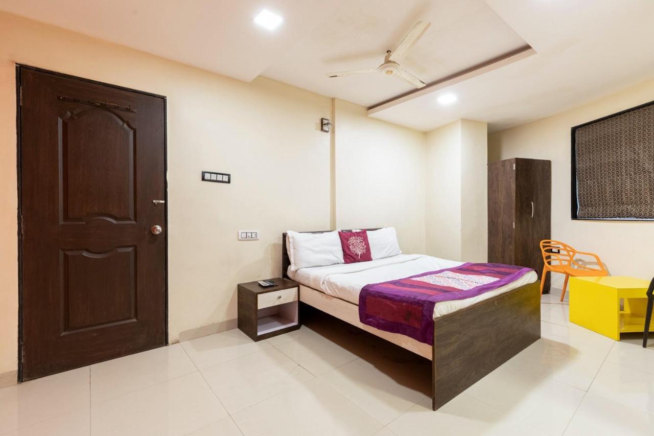 Hotel Girgoan Palace Mumbai Bagian luar foto