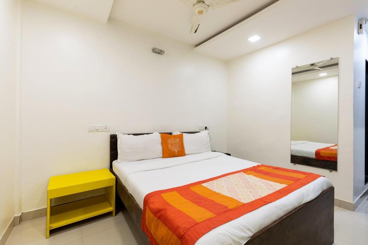 Hotel Girgoan Palace Mumbai Bagian luar foto