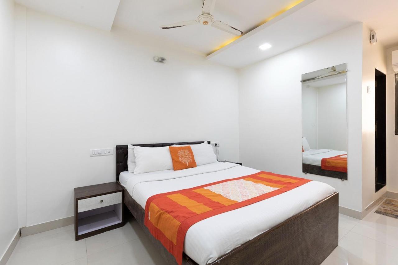 Hotel Girgoan Palace Mumbai Bagian luar foto