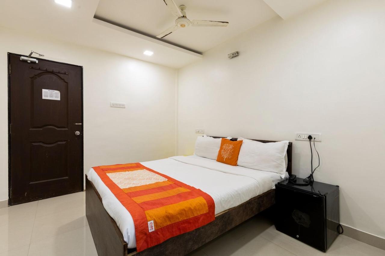 Hotel Girgoan Palace Mumbai Bagian luar foto