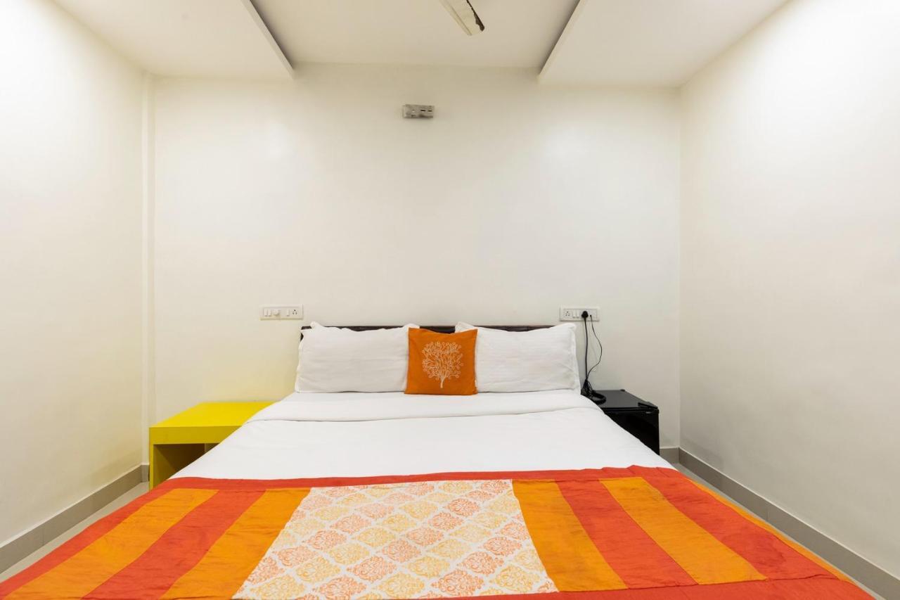 Hotel Girgoan Palace Mumbai Bagian luar foto