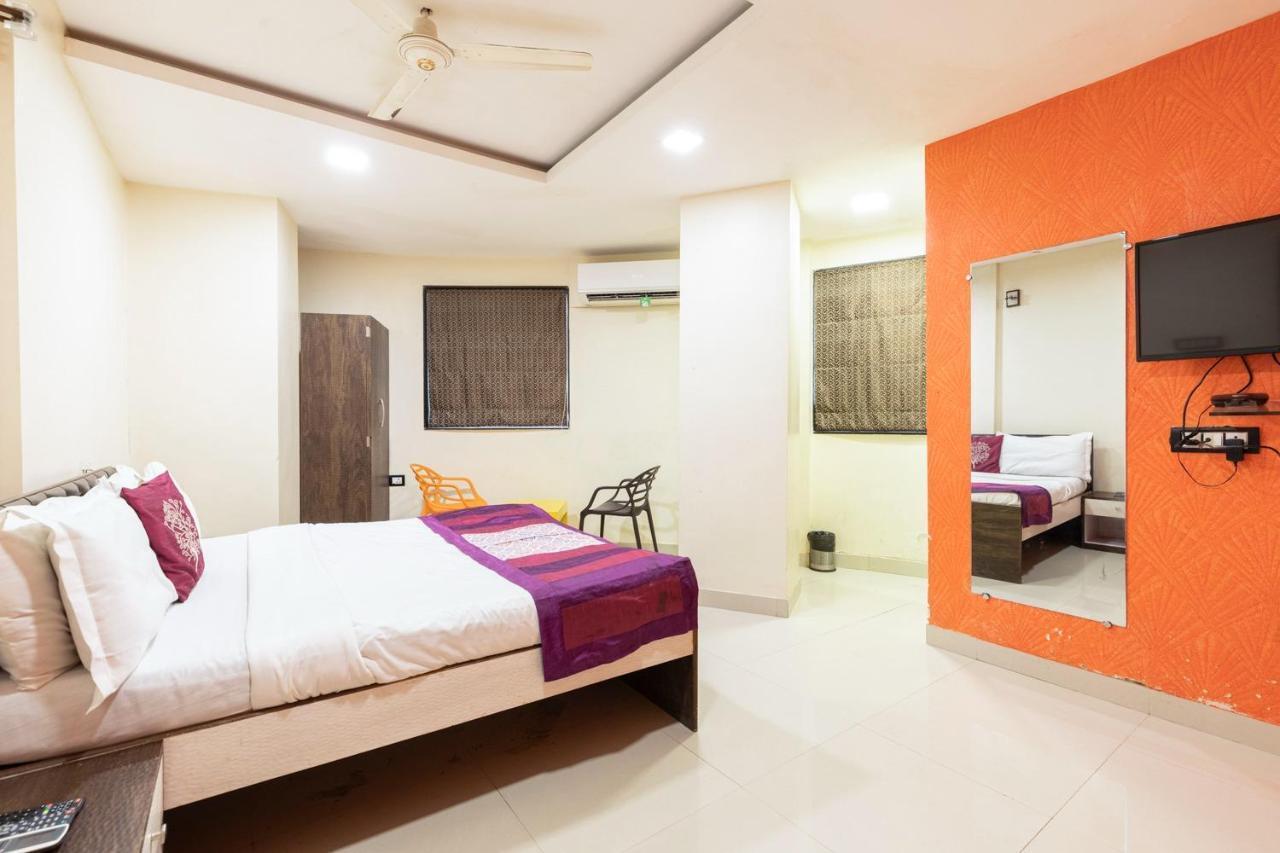 Hotel Girgoan Palace Mumbai Bagian luar foto