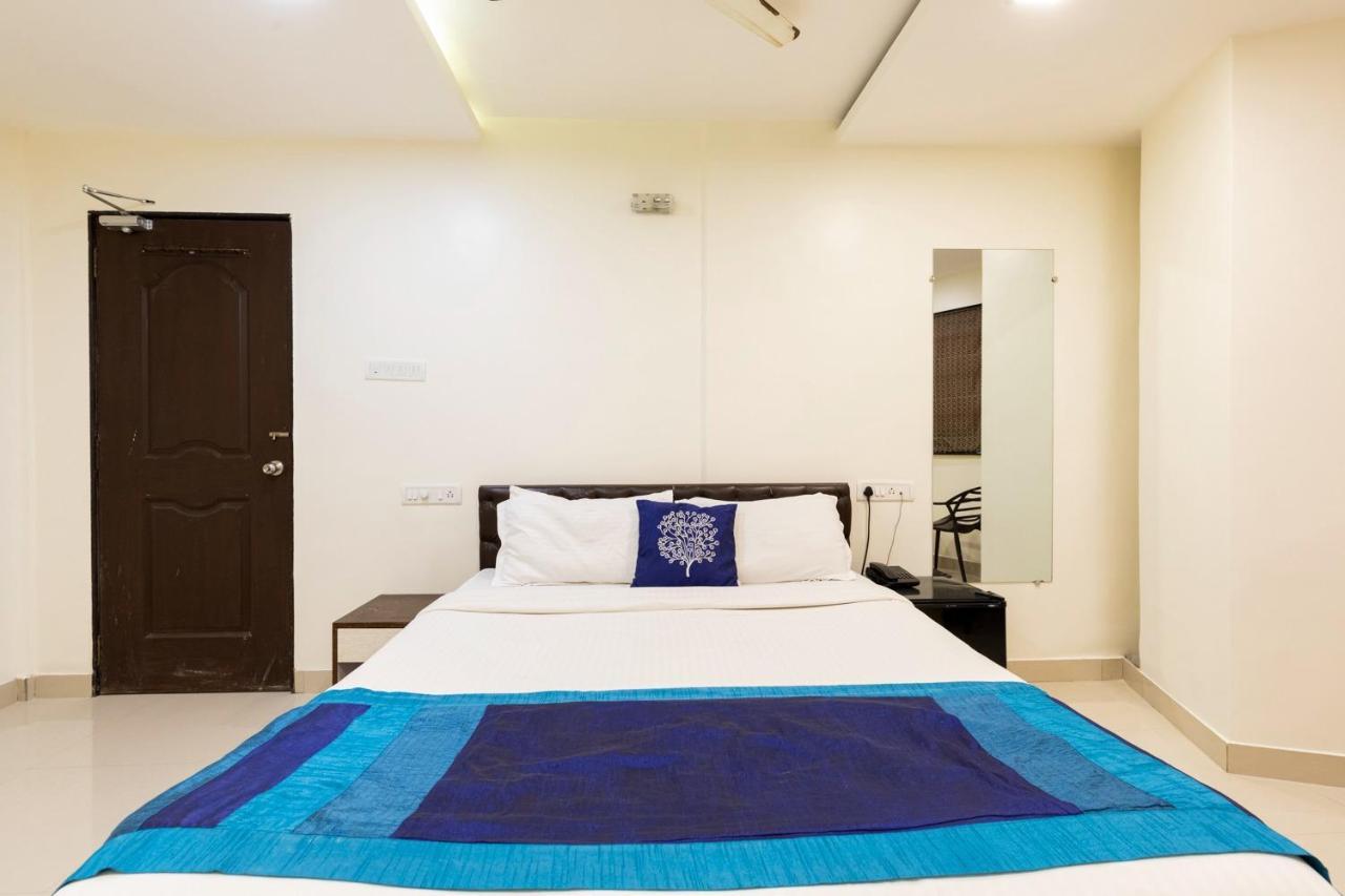 Hotel Girgoan Palace Mumbai Bagian luar foto